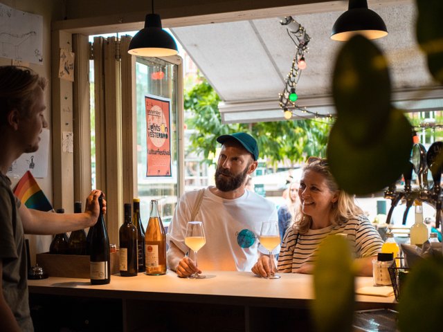 Friends eating and drinkring in restaurant